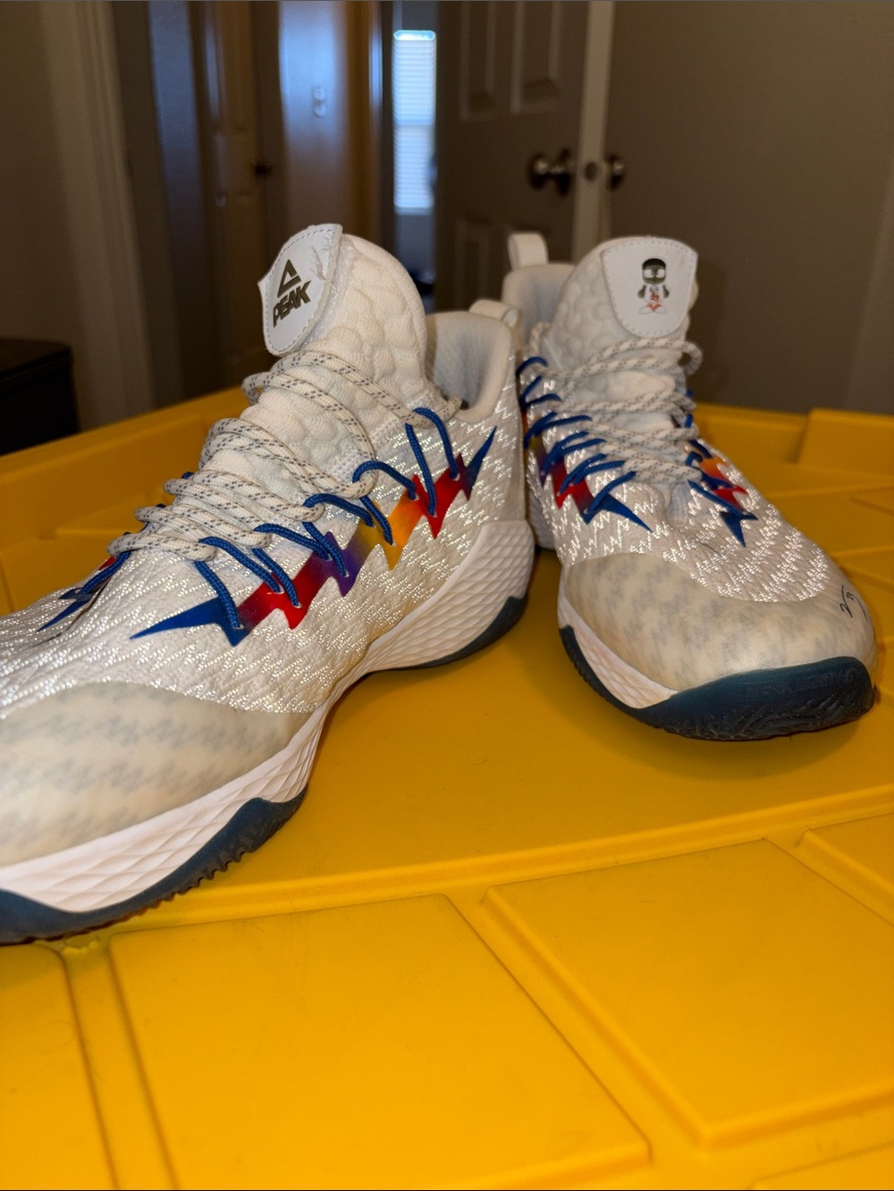 Peak Men's Athletic Basketball Shoes in White with Multicolor Accents